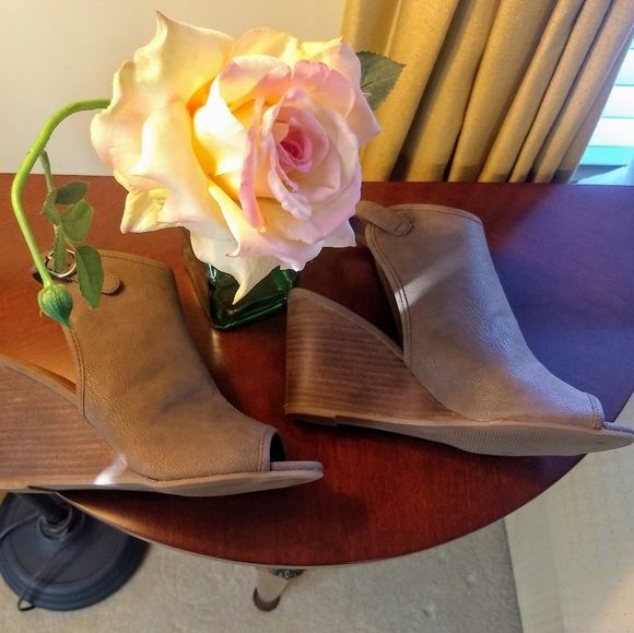 LIME LIGHT OPEN TOE WEDGES SZ 7 - Picture 4 of 6